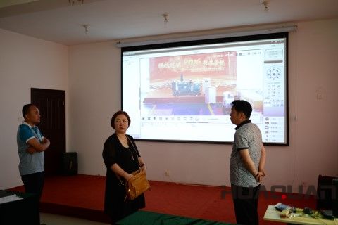 韓國客戶來公司考察時(shí)體驗(yàn)云平臺技術(shù)