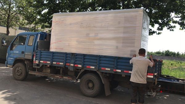 一臺170kw離合器柴油發(fā)電機組在2018年5月27日順利發(fā)往湖北恩施市