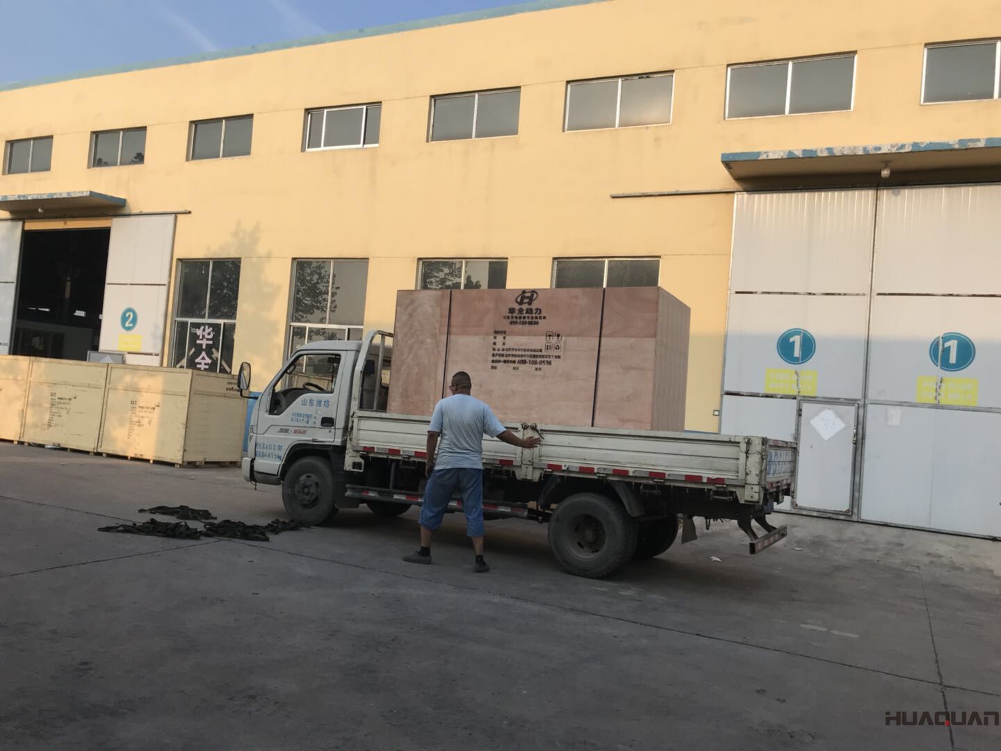 2018年7月3號一臺HQ250GF標(biāo)配柴油發(fā)電機(jī)組由華全順利發(fā)往云南省