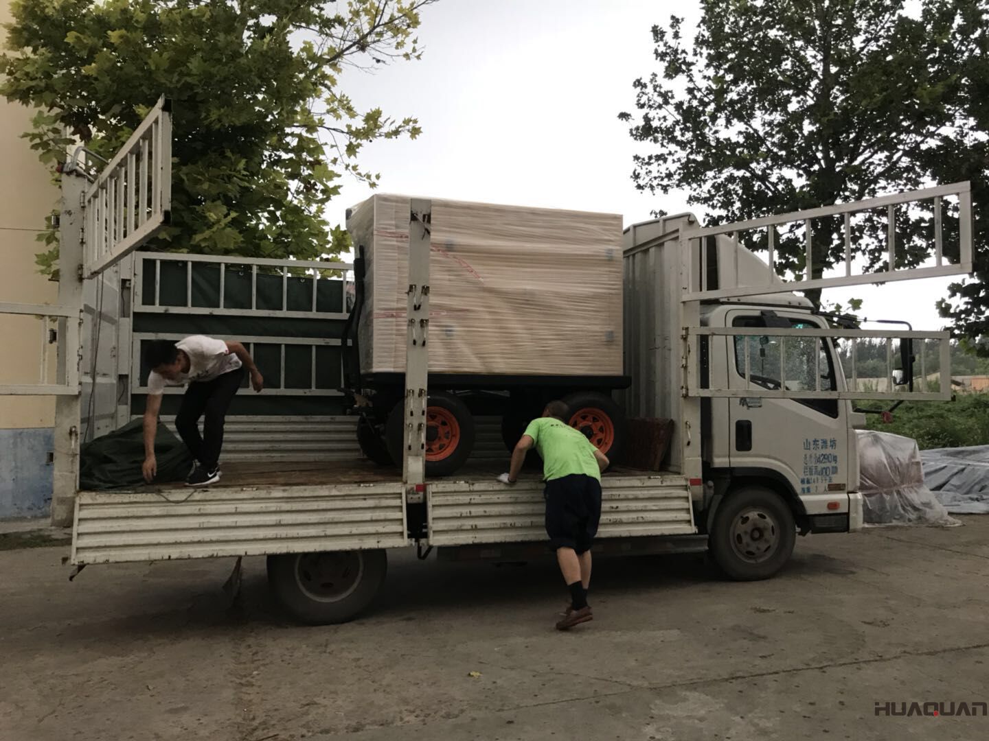 李先生的一臺(tái)50KW移動(dòng)拖車防雨棚已于7月21號(hào)發(fā)往上海