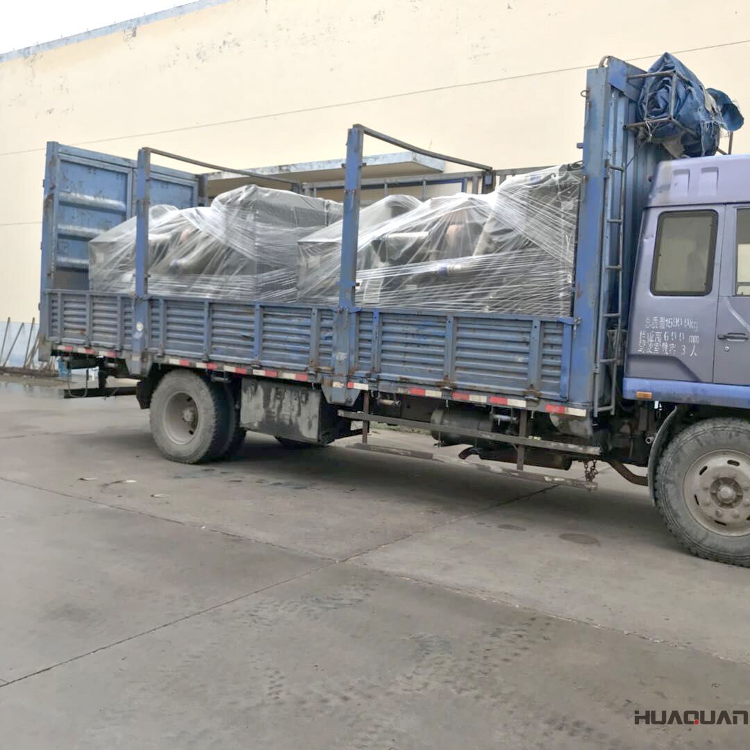 7月26號兩臺50kw和100kw標配型柴油發(fā)電機組發(fā)往河北