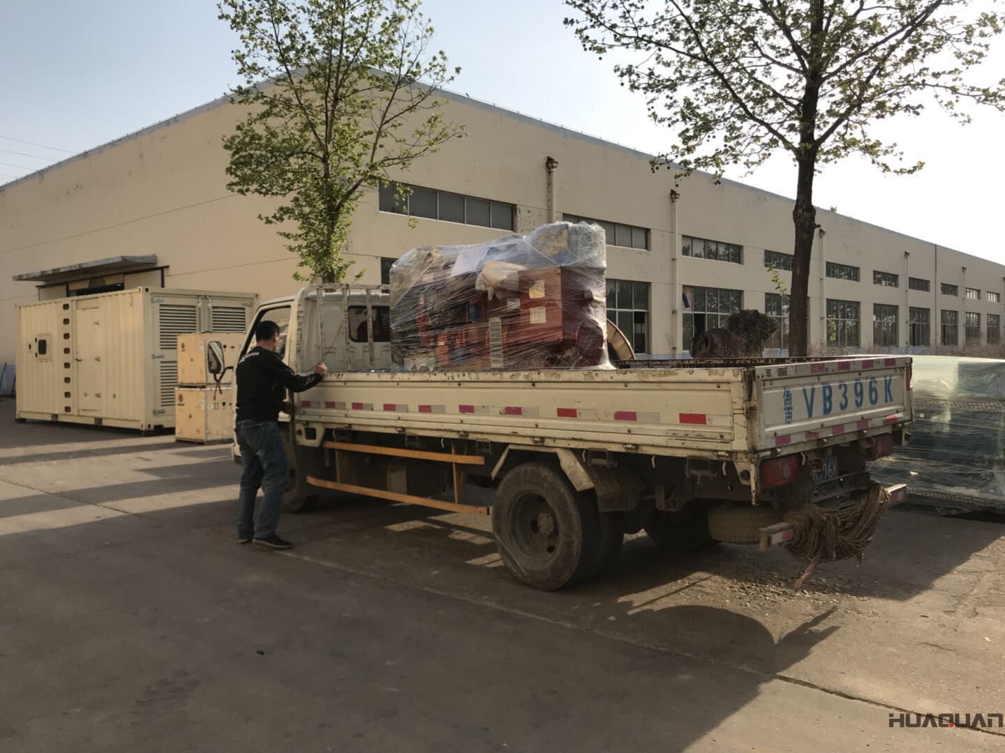 8月8日，一臺50kw標(biāo)配柴油發(fā)電機組從全動力成功發(fā)往江蘇