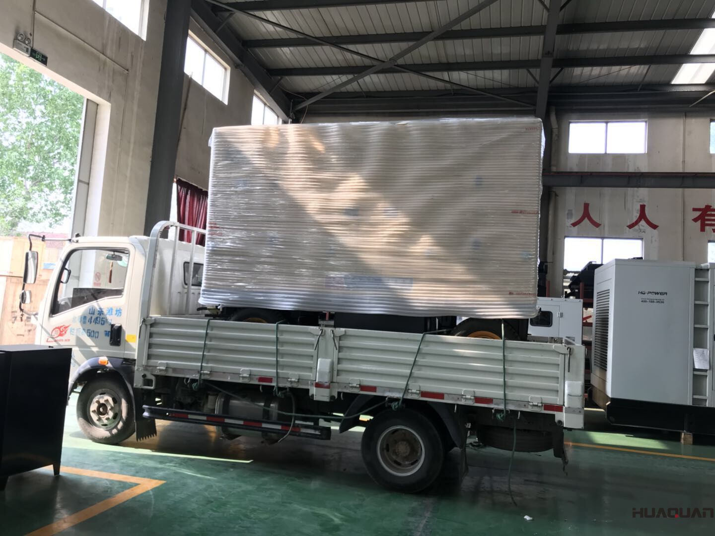 8月16日，一臺300kw靜音箱柴油發(fā)電機組從華全動力成功發(fā)往山東