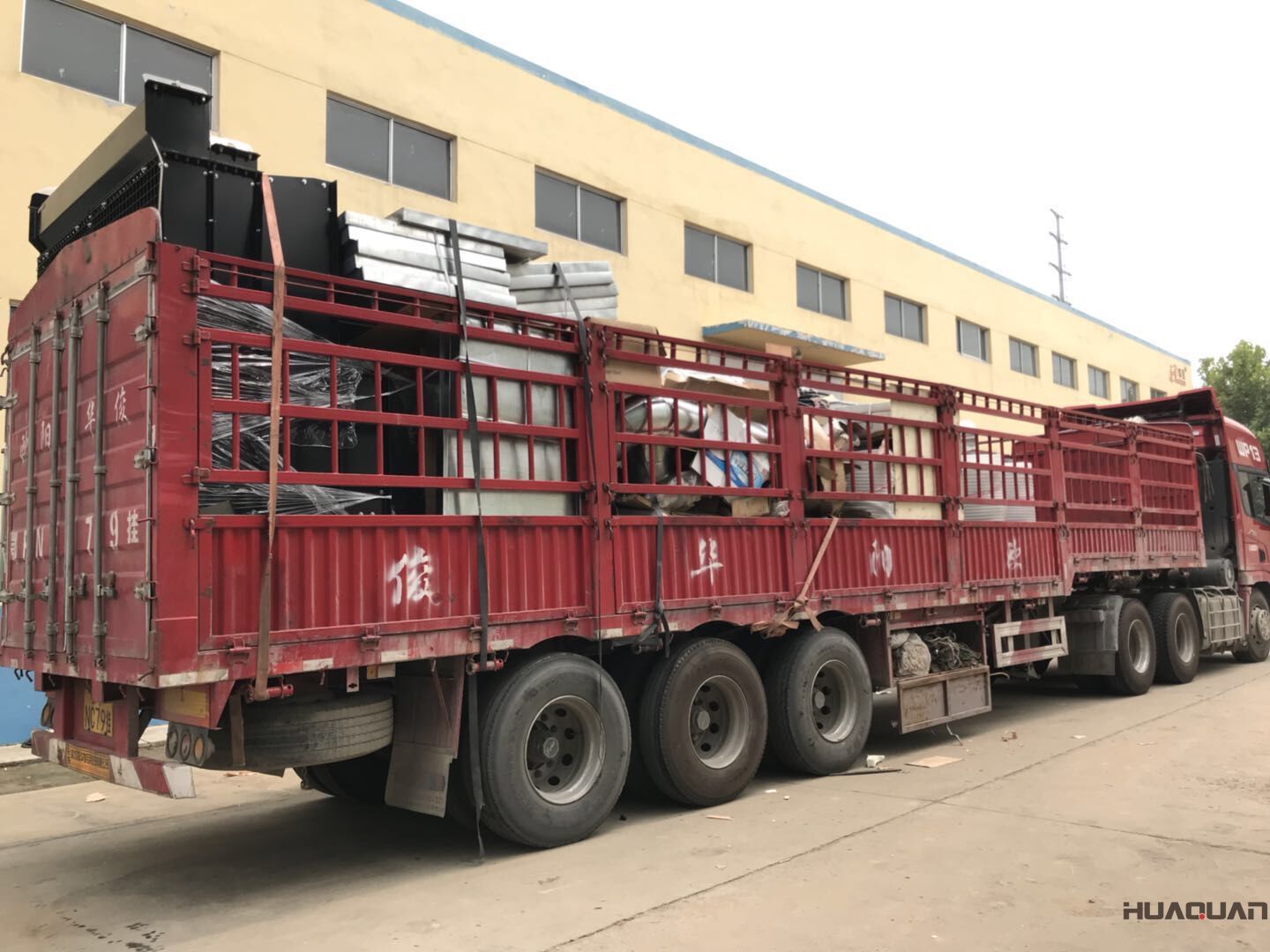 8月24日，一臺1350kw自動化柴油發(fā)電機組從華全動力順利發(fā)往浙江省