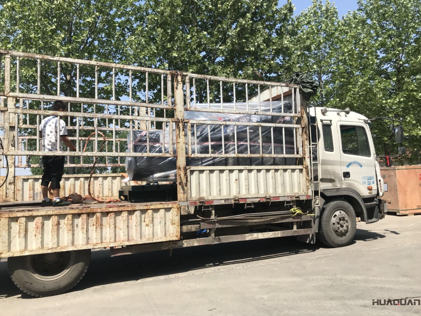 8月25日，一臺1000kw自動化柴油發(fā)電機組于華全動力順利發(fā)往浙江省