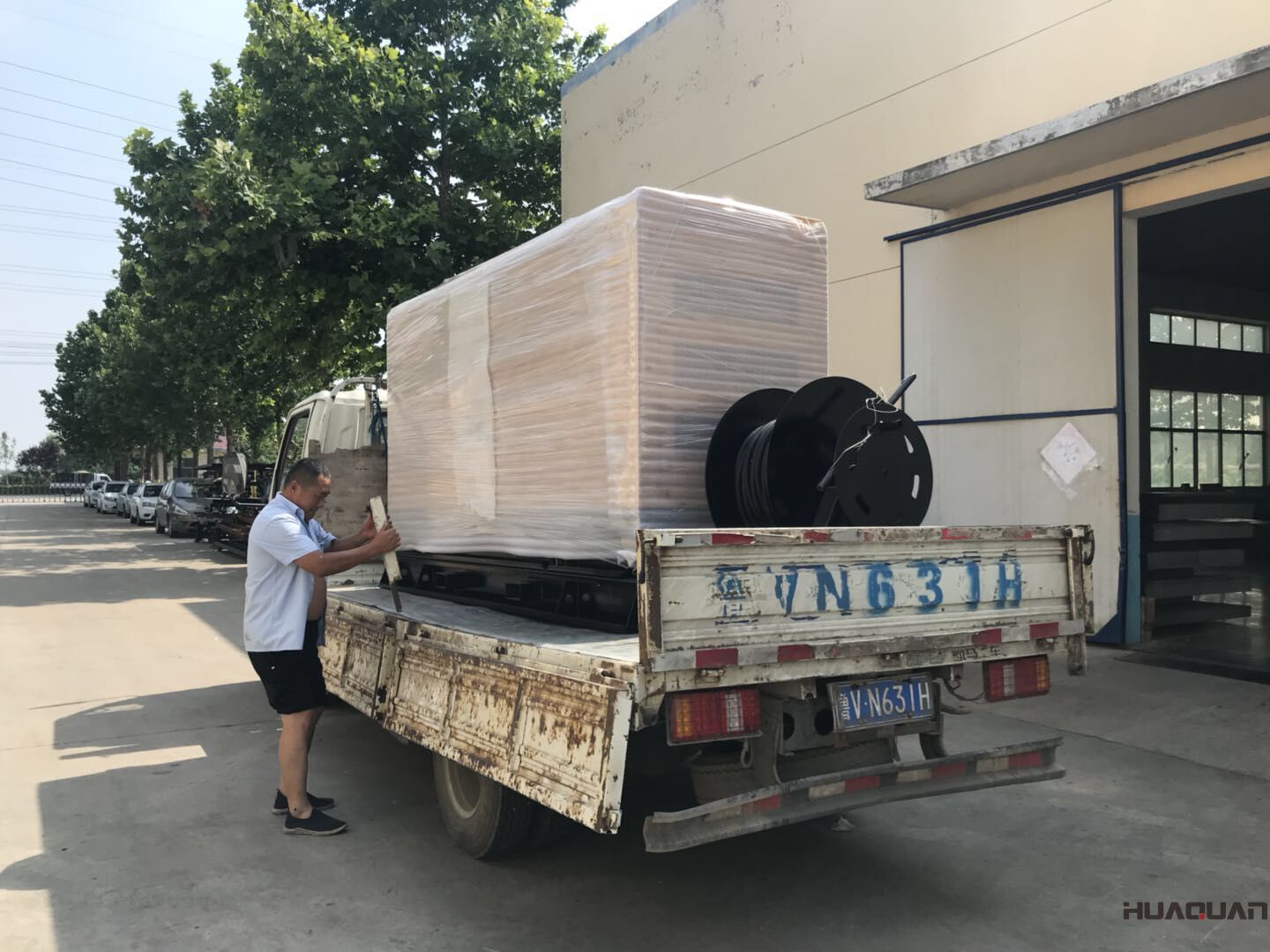 一臺(tái)20kw立柜柴油發(fā)電機(jī)組于8月28日順利發(fā)往福建