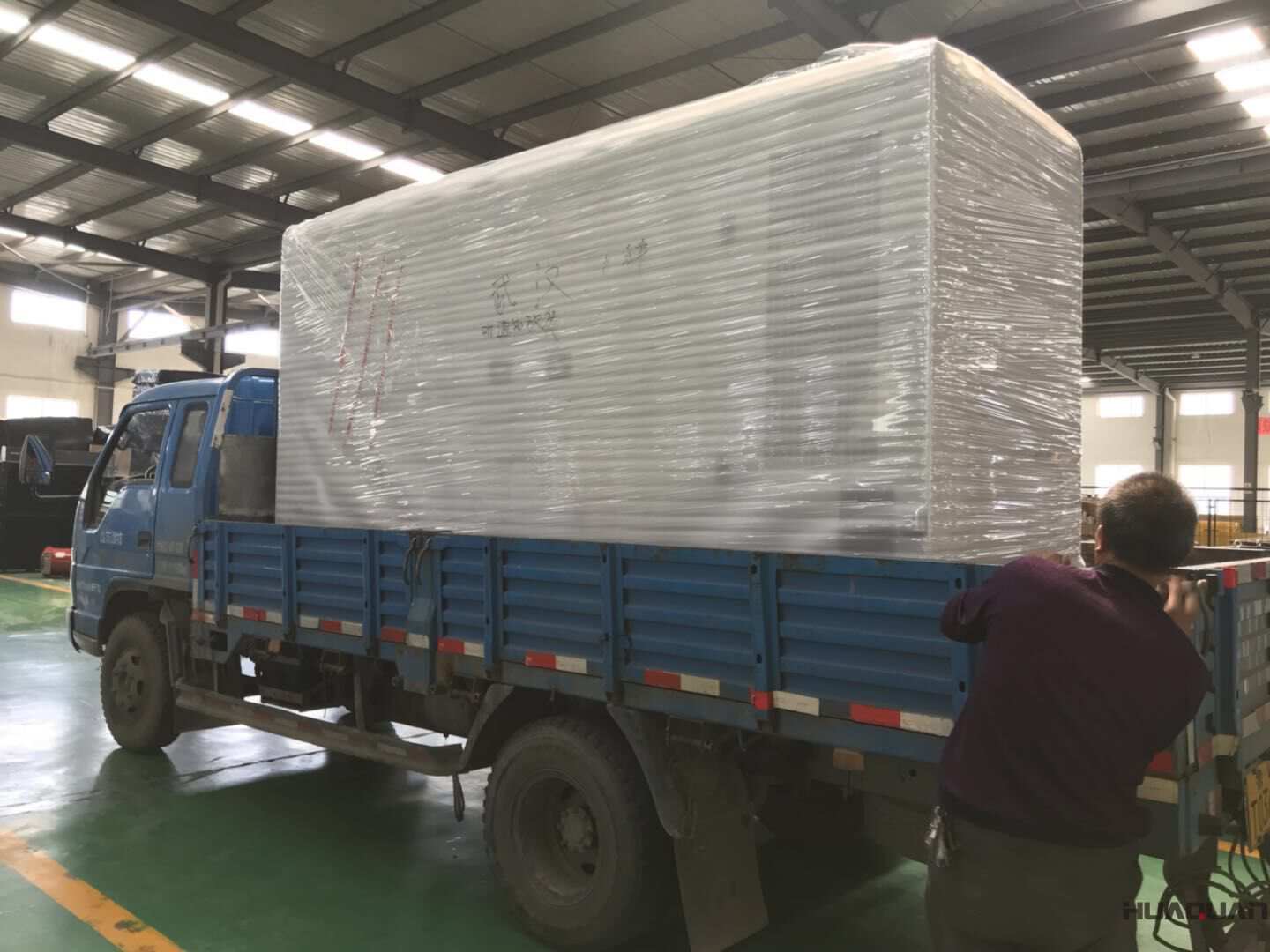 一臺120kw靜音箱型柴油發(fā)電機組于9月8日發(fā)往山東	