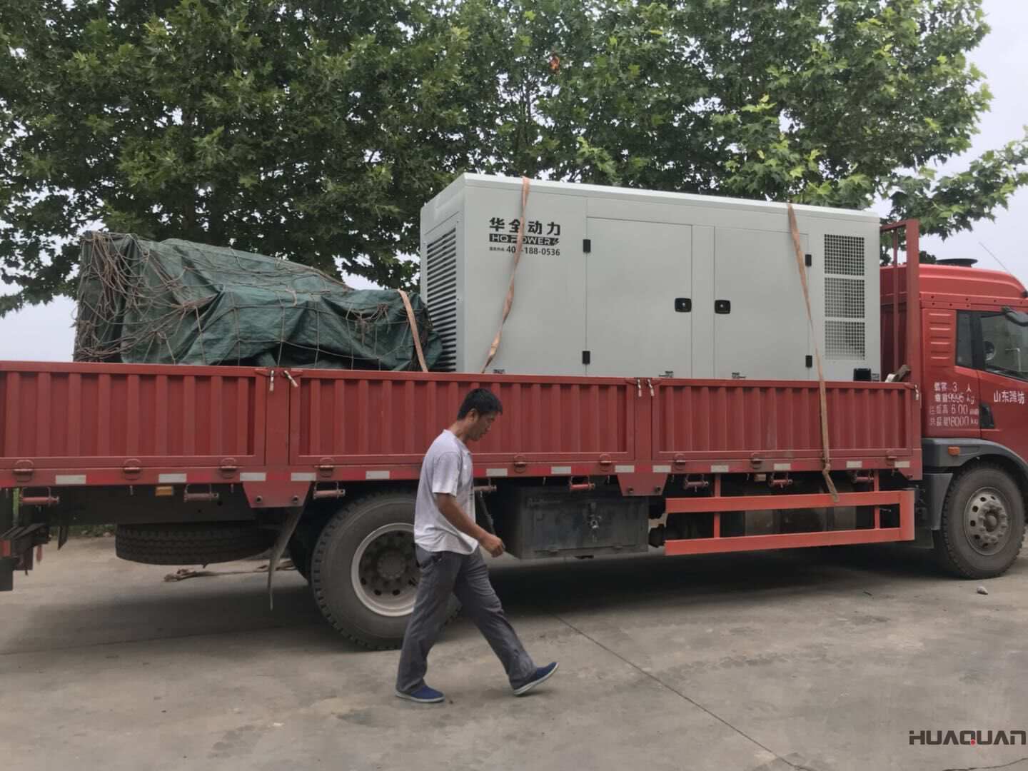 一臺150kw靜音箱型柴油發(fā)電機組于9月16日發(fā)往云南