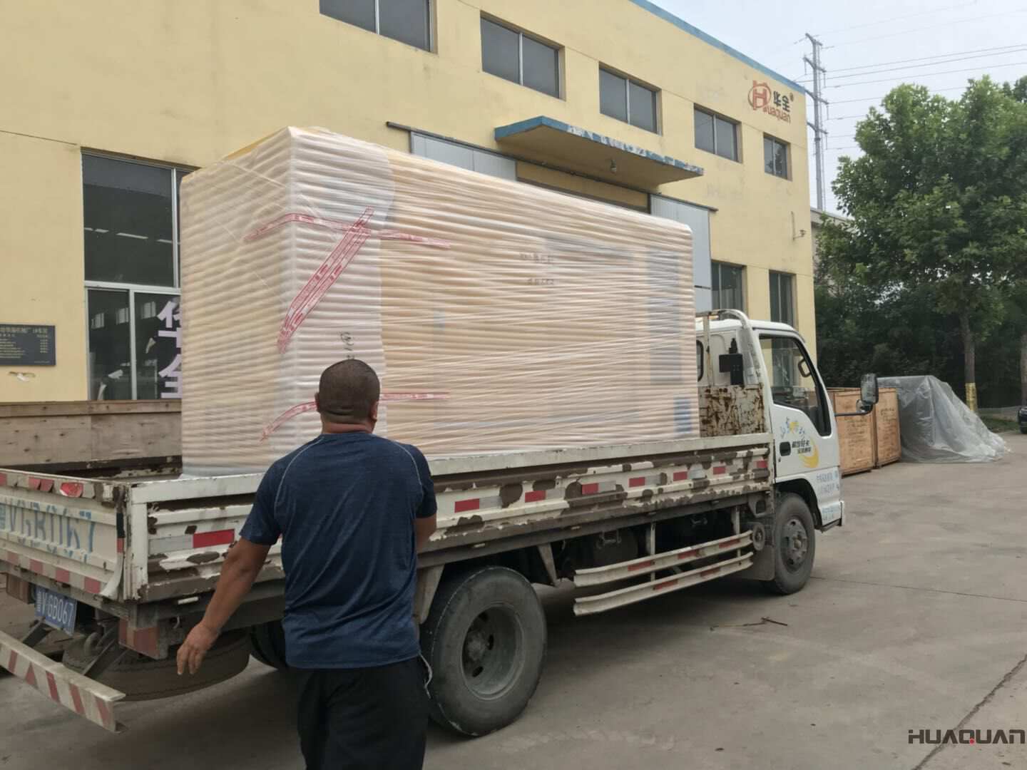 一臺50kw靜音箱型柴油發(fā)電機組于9月24日發(fā)往山東