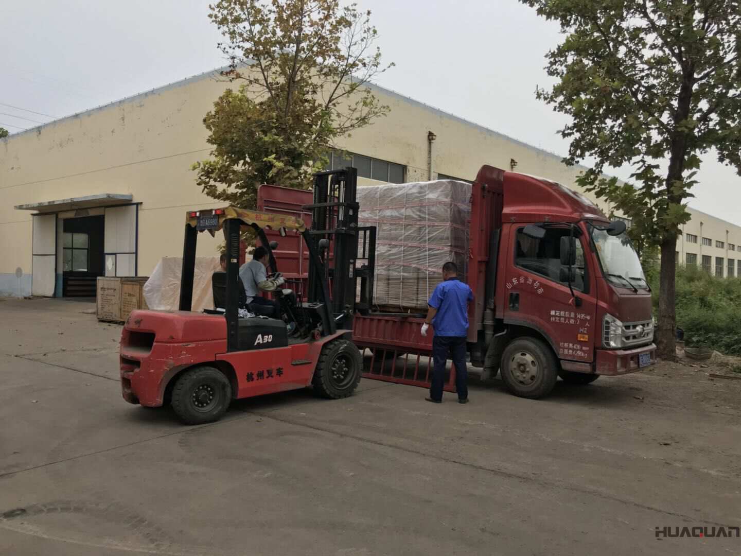 9月29日一臺100kw防雨棚型柴油發(fā)電機(jī)組已發(fā)往山東