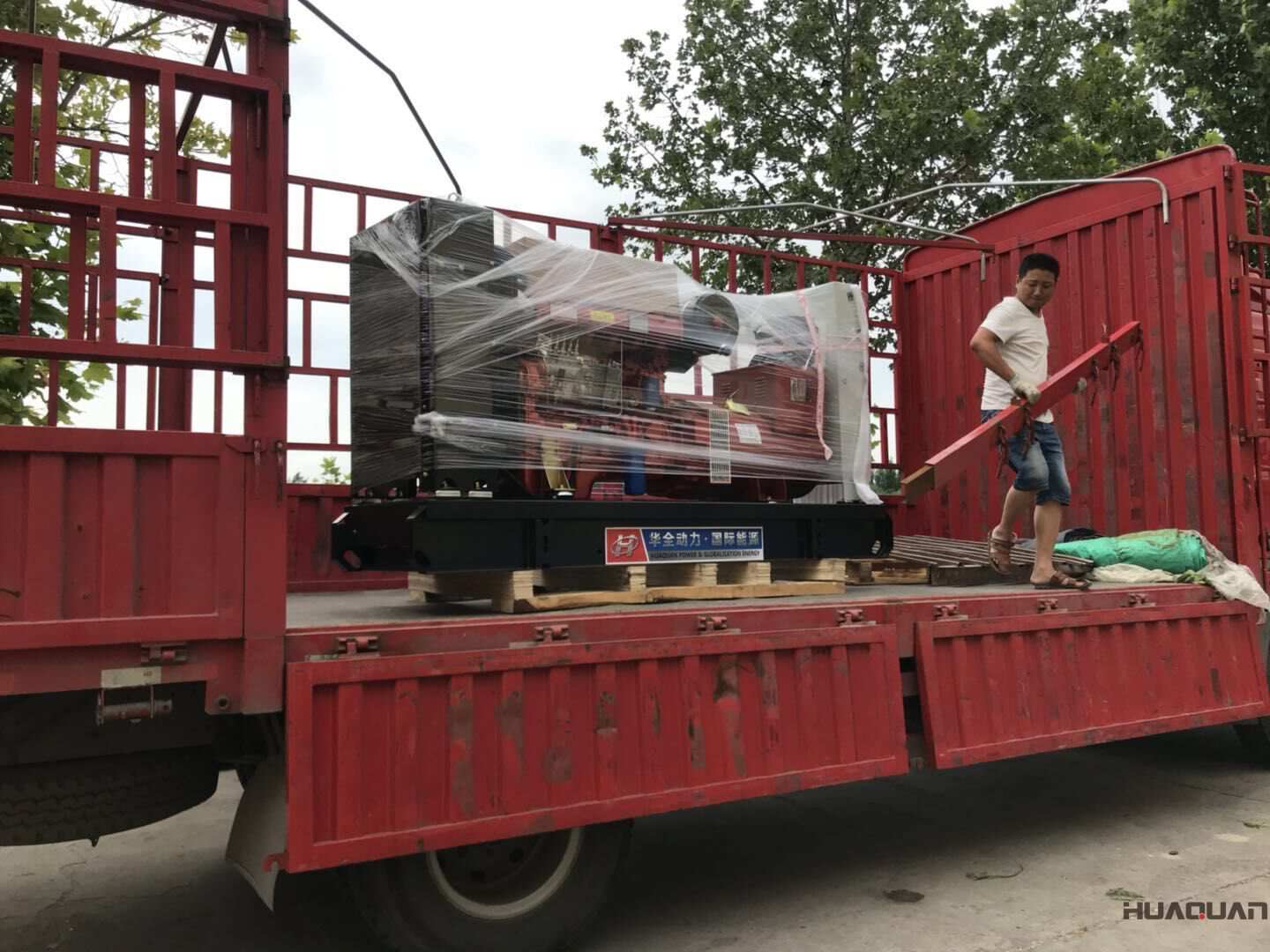 一臺30kw標(biāo)配型柴油發(fā)電機(jī)組于9月30日發(fā)往山東