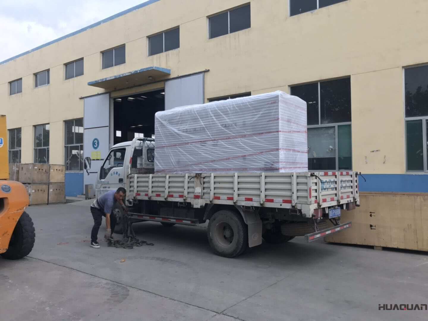 一臺150kw靜音箱型柴油發(fā)電機(jī)組于10月8日發(fā)往江西    