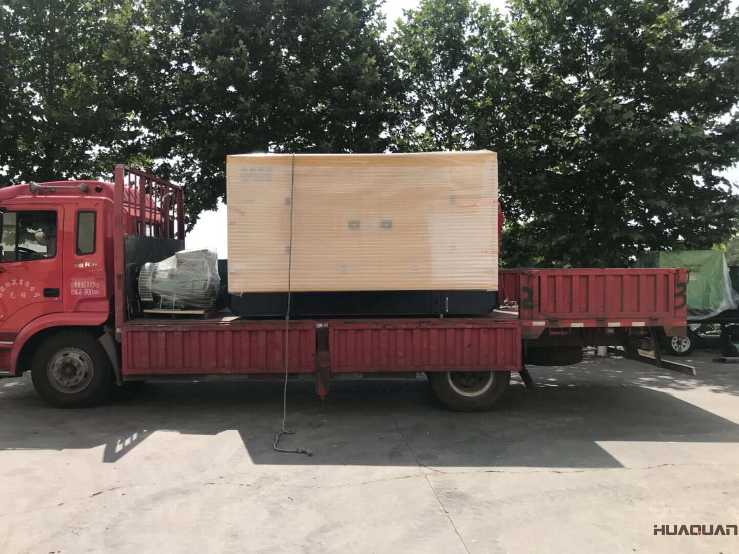 發(fā)貨了！10月12日一臺200kw防雨棚型柴油發(fā)電機(jī)組已發(fā)往山東
