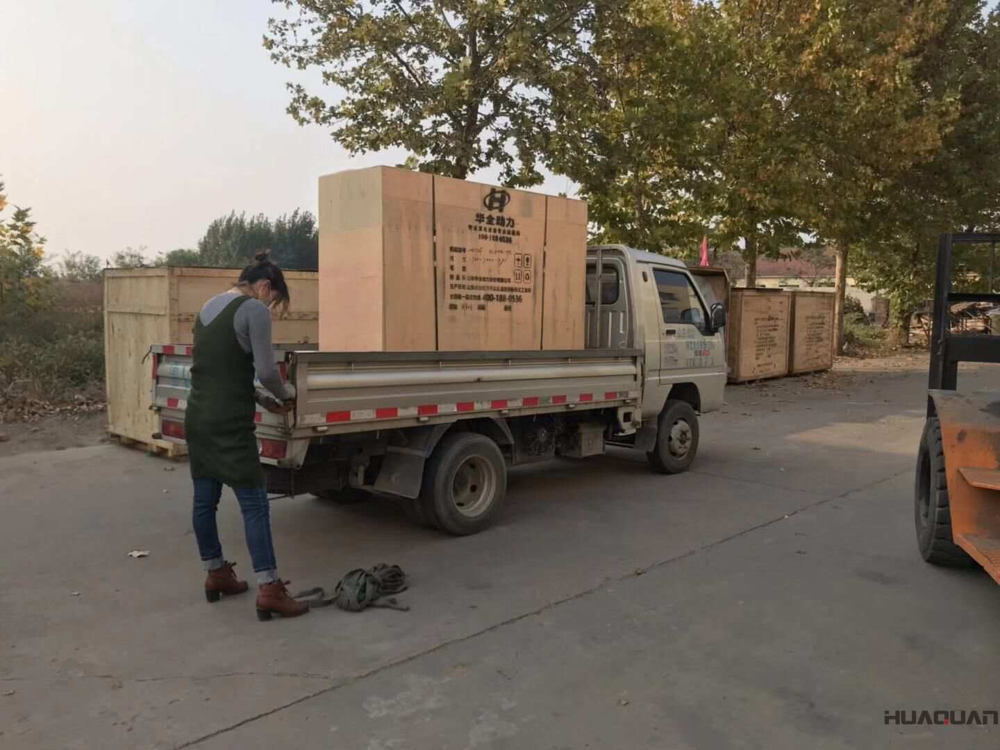 一臺自動(dòng)化控制柜總成發(fā)電機(jī)組于10月16日從華全動(dòng)力順利發(fā)往山東濱州