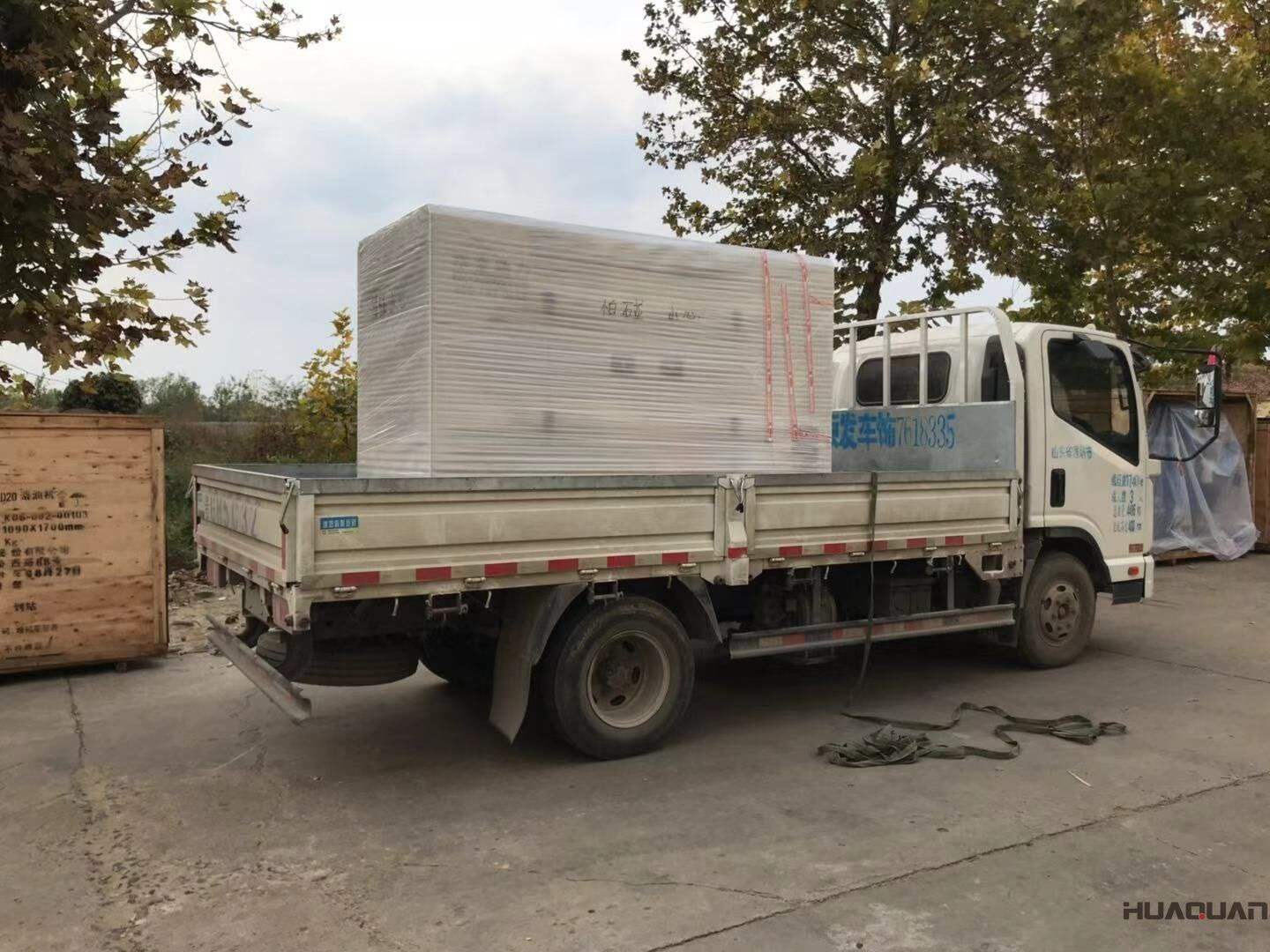 河南路先生10月25日從華全動(dòng)力采購(gòu)了一臺(tái)400kw自動(dòng)化柴油發(fā)電機(jī)組，現(xiàn)已順利發(fā)往目的地