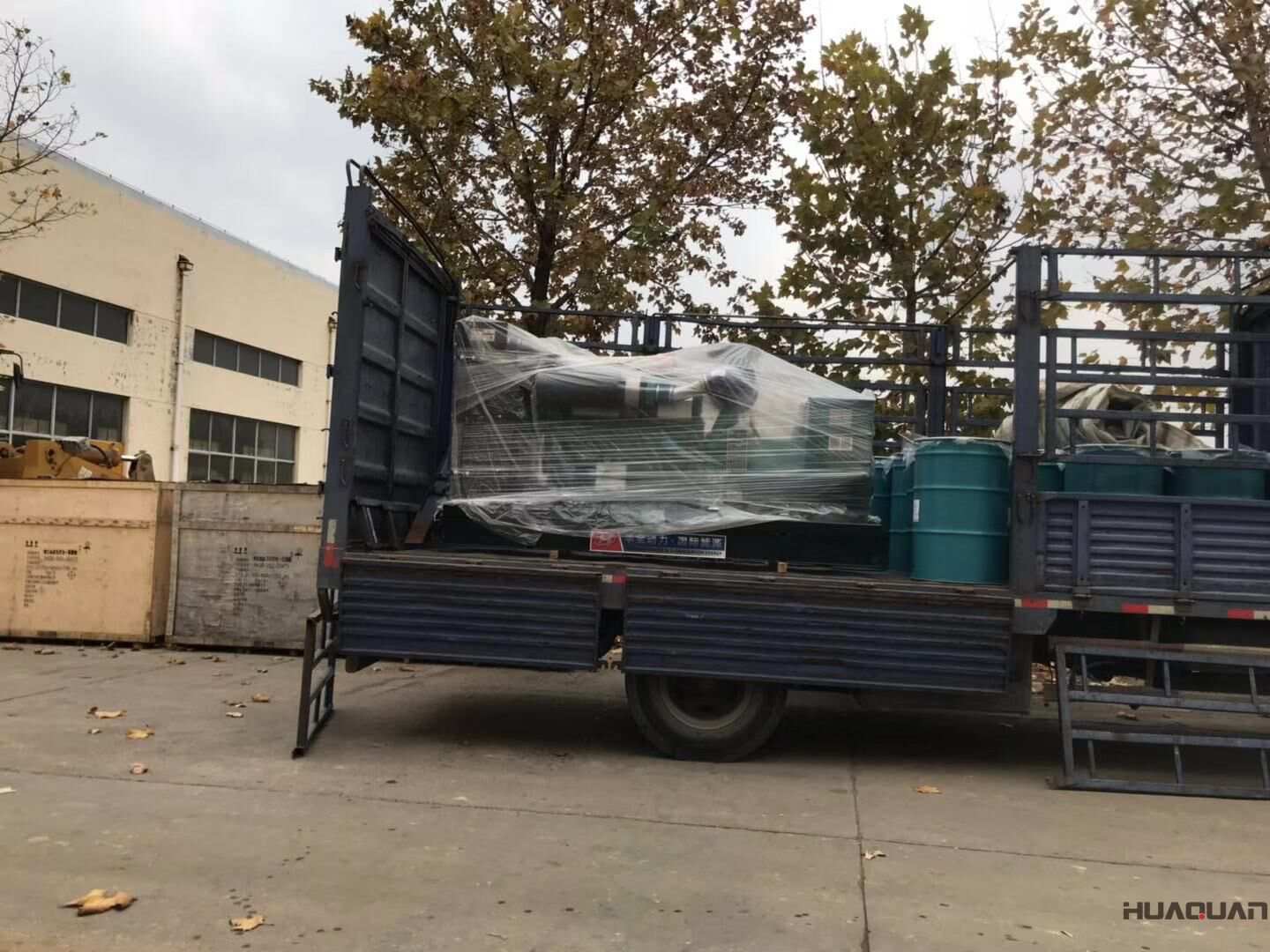 遼寧營(yíng)口的姜先生于11月6日從華全動(dòng)力采購(gòu)了一臺(tái)200kw標(biāo)配柴油發(fā)電機(jī)組，如今已經(jīng)順利發(fā)往目的地