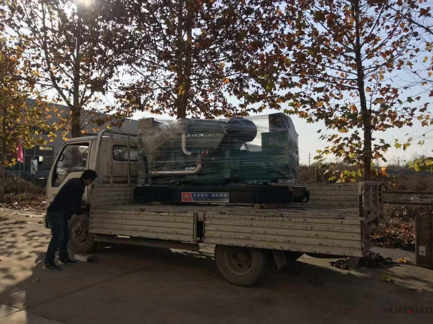 11月13日，河南陳先生從華全動力采購了一臺230kw標配柴油發(fā)電機組，現(xiàn)在已經(jīng)順利發(fā)往目的地