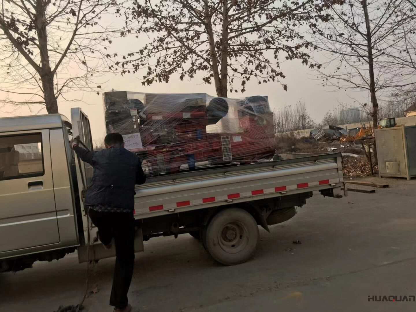 解先生在11月14日從華全動力訂購了一臺50kw標(biāo)配柴油發(fā)電機(jī)組，現(xiàn)在已經(jīng)成功發(fā)往山東省