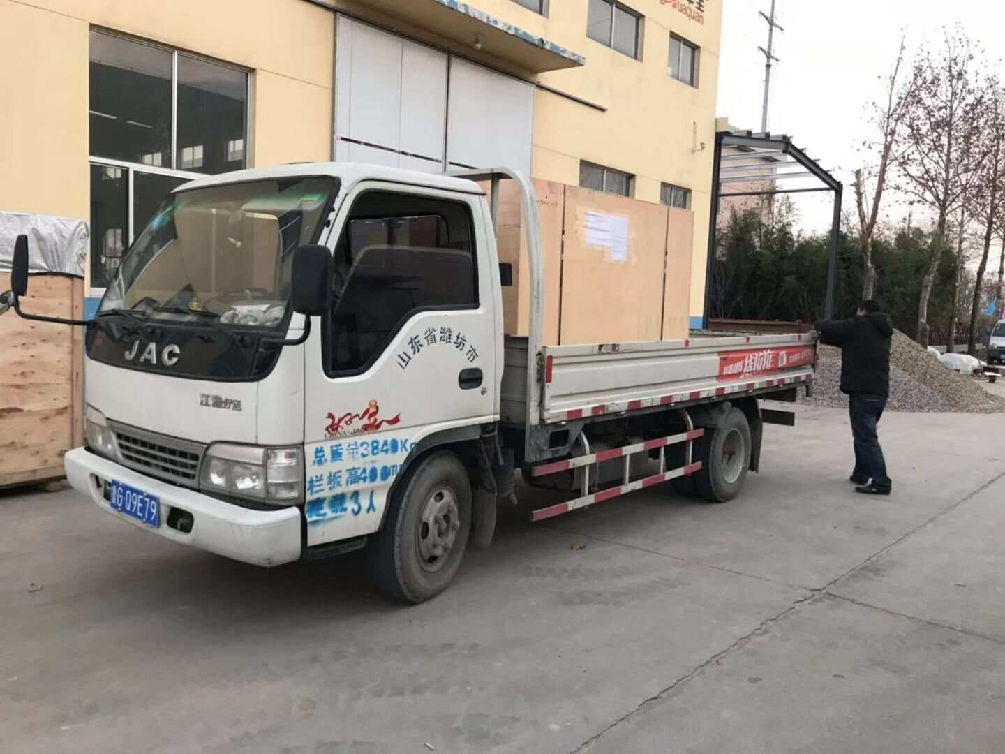 黃先生從華全動(dòng)力采購(gòu)的30kw標(biāo)配柴油發(fā)電機(jī)組于12月11日順利發(fā)往甘肅省