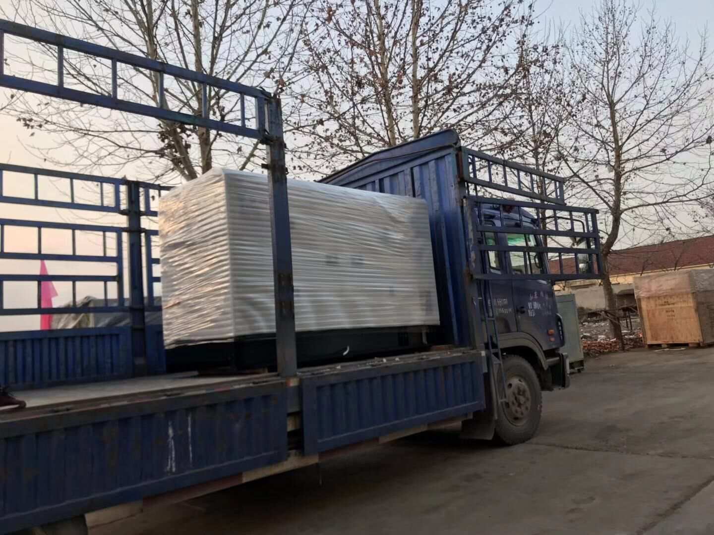 李先生從華全動力采購的75kw移動拖車柴油發(fā)電機(jī)組已于12月13日順利發(fā)往北京市