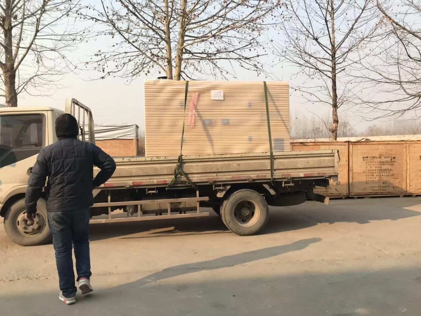 1月3日，王先生從華全動(dòng)力采購的50kw靜音箱柴油發(fā)電機(jī)組順利的發(fā)往河北省