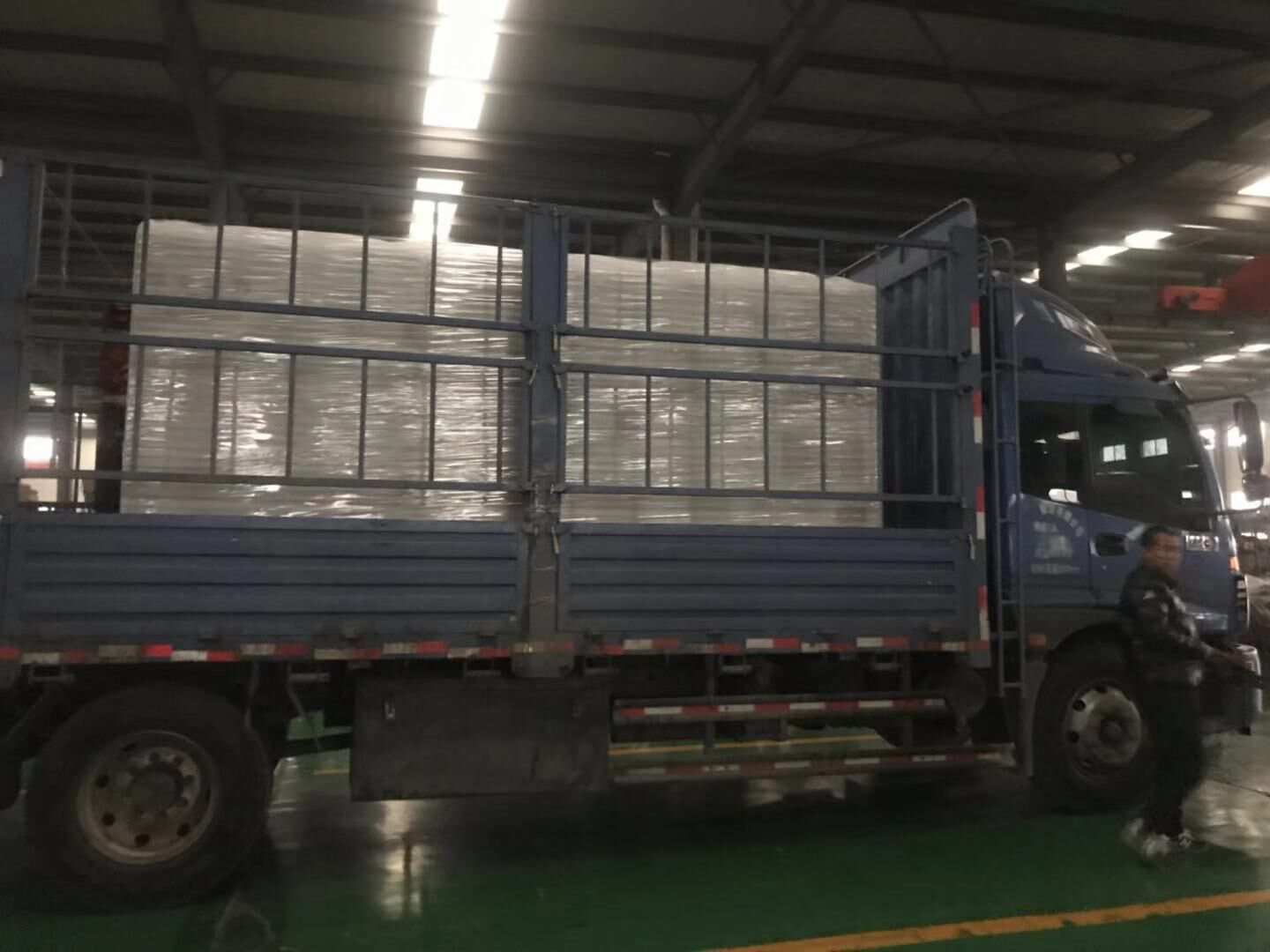 華全動力一臺300kw靜音箱柴油發(fā)電機組于1月4日順利發(fā)往海南省