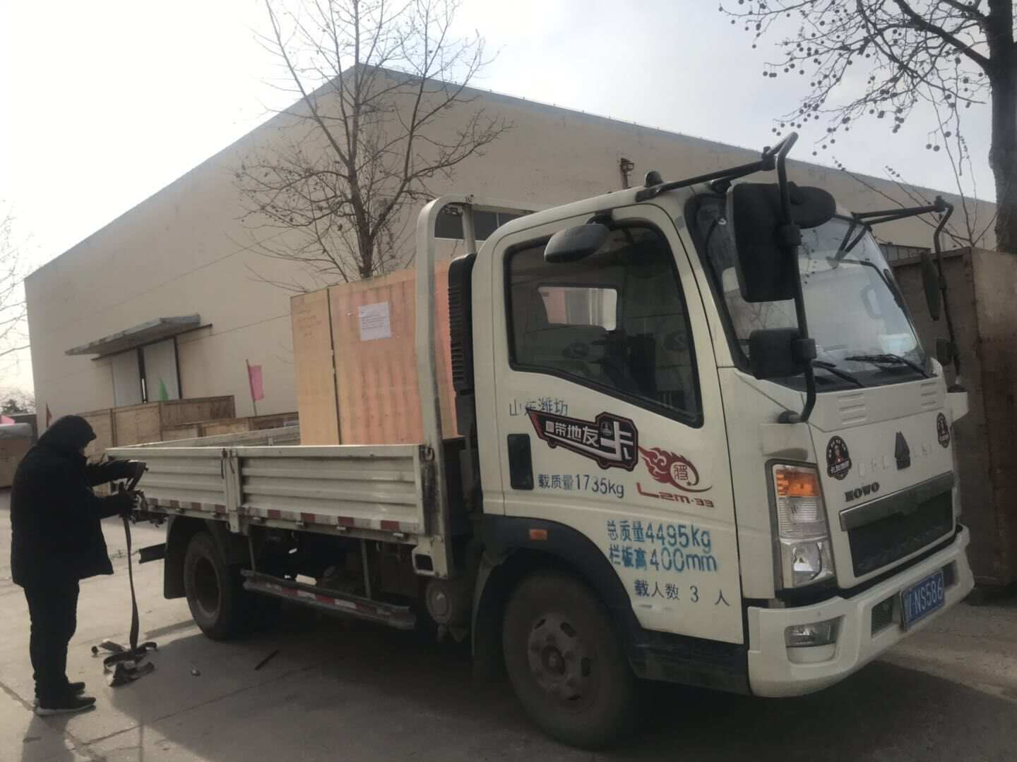 山東省楊先生從華全動力代裝的一臺30kw靜音式防雨棚柴油發(fā)電機組于1月7日順利發(fā)往目的地