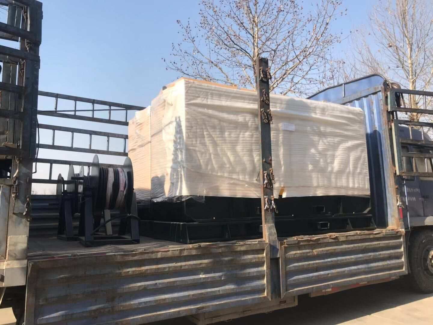 1月16日，謝先生從華全動力采購的380kw標(biāo)配柴油發(fā)電機(jī)組成功發(fā)往山東省