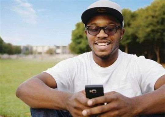 非洲電力設(shè)施不足，手機(jī)卻大量使用，主要靠這3種方法進(jìn)行充電