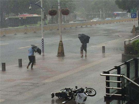 在臺風中發(fā)電的只有華全發(fā)電機組了