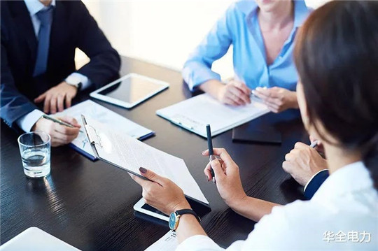 客戶參觀完華全數(shù)字化工廠，當(dāng)場(chǎng)簽訂600kw發(fā)電機(jī)組合同