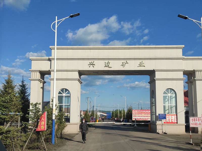 走進黑龍江某礦業(yè)公司，華全工作人員調試2400千瓦高壓并機發(fā)電機組