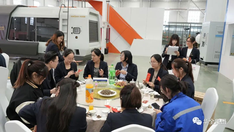 華全集團(tuán)發(fā)放慶典紅包，每人100元